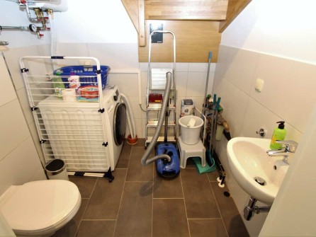 Ferien Villa Kärnten Steinbock 16 Toilette im Erdgeschoss und Waschküche
